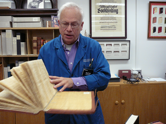UI Conservator Emeritus Gary Frost to participate in library and archives conservation program.